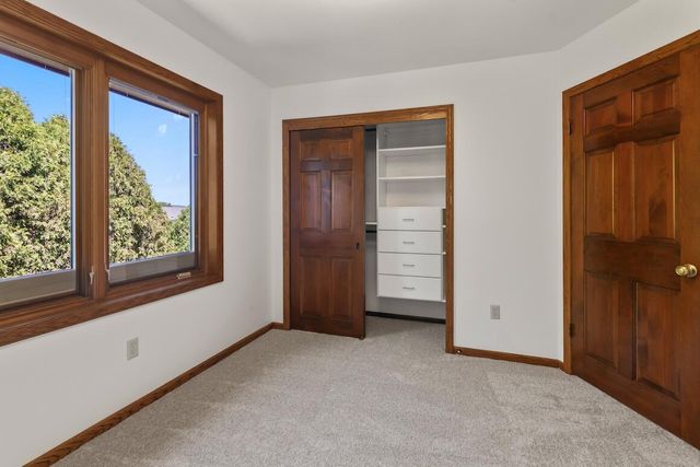 2230 Stony Ridge DRIVE, Waukesha, WI 53189