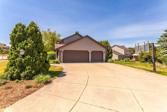 2230 Stony Ridge DRIVE, Waukesha, WI 53189