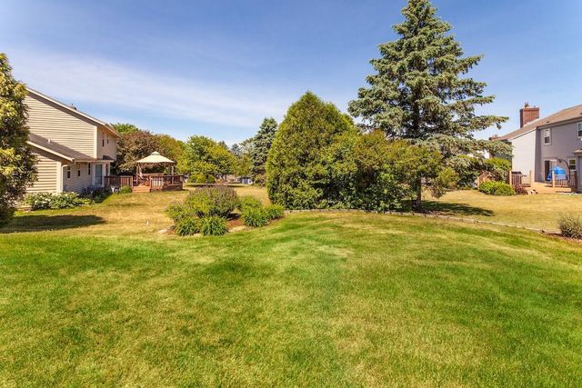 2230 Stony Ridge DRIVE, Waukesha, WI 53189