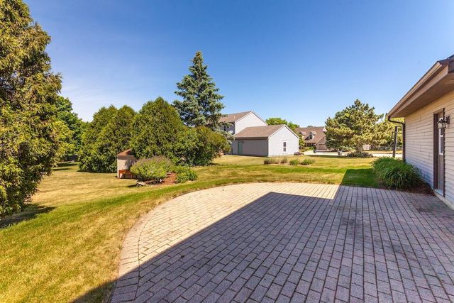 2230 Stony Ridge DRIVE, Waukesha, WI 53189