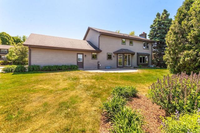 2230 Stony Ridge DRIVE, Waukesha, WI 53189