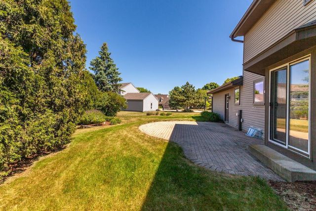 2230 Stony Ridge DRIVE, Waukesha, WI 53189