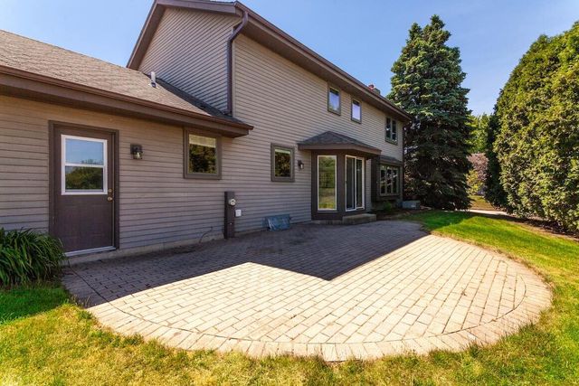 2230 Stony Ridge DRIVE, Waukesha, WI 53189