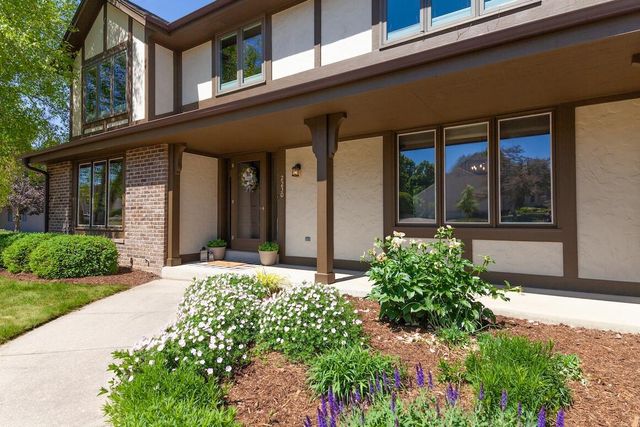 2230 Stony Ridge DRIVE, Waukesha, WI 53189