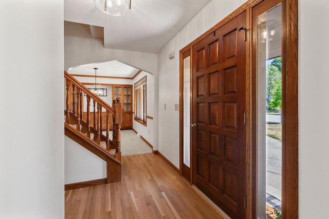 2230 Stony Ridge DRIVE, Waukesha, WI 53189