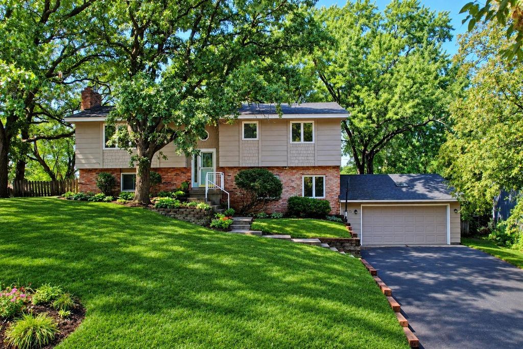 16015 Oak Shore Drive, Lakeville, MN 55044 — exterior