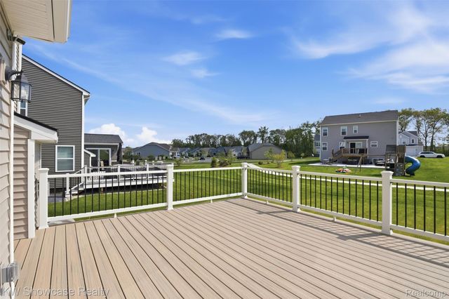 249 Saddleback Court, White Lake Charter Township, MI 48386