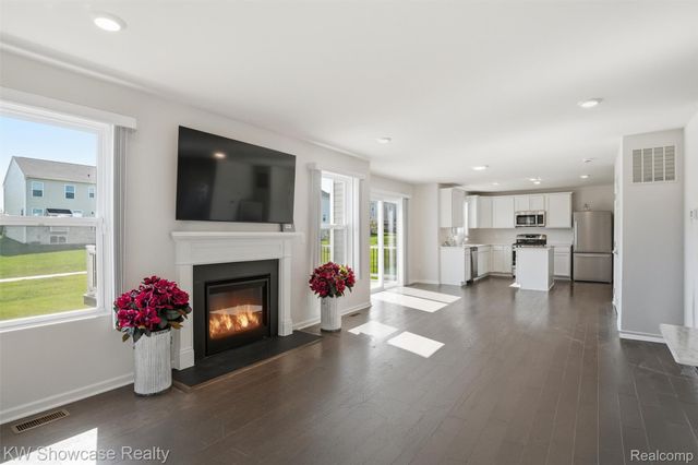 249 Saddleback Court, White Lake Charter Township, MI 48386