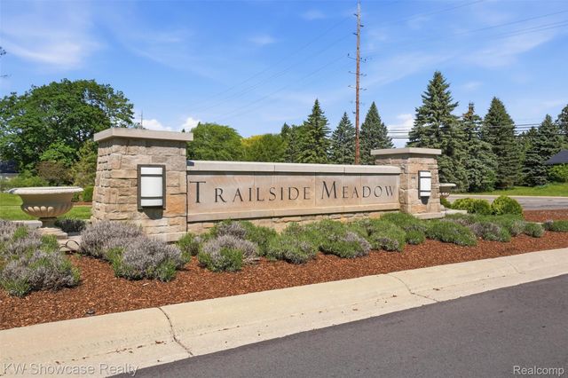 249 Saddleback Court, White Lake Charter Township, MI 48386