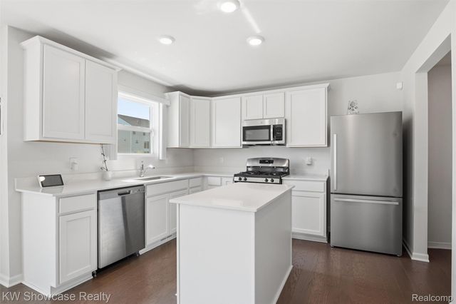 249 Saddleback Court, White Lake Charter Township, MI 48386
