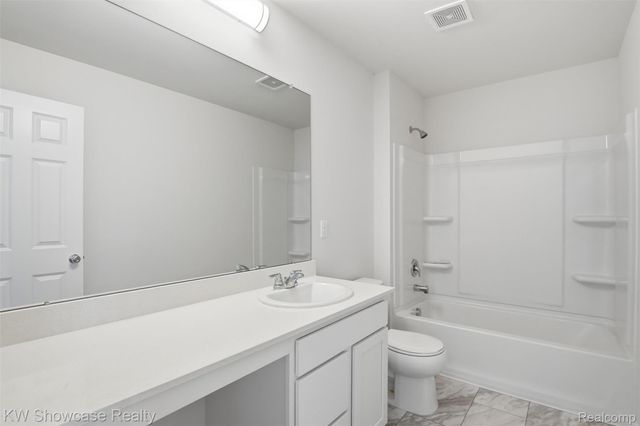 249 Saddleback Court, White Lake Charter Township, MI 48386