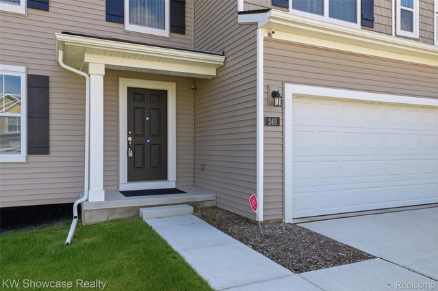 249 Saddleback Court, White Lake Charter Township, MI 48386