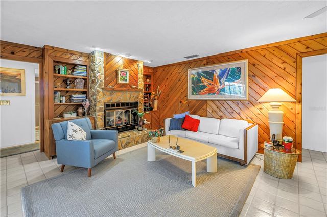 771 SUWANNEE COURT NE, St Petersburg, FL 33702