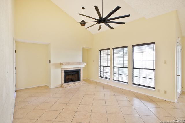 6100 Woodlake Pkwy Apt 706, San Antonio, TX 78244
