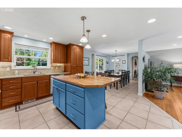 3001 Se CONCORD Rd, Milwaukie, OR 97267