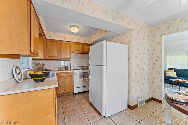 156 S Roanoke Avenue, Austintown, OH 44515