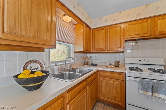 156 S Roanoke Avenue, Austintown, OH 44515