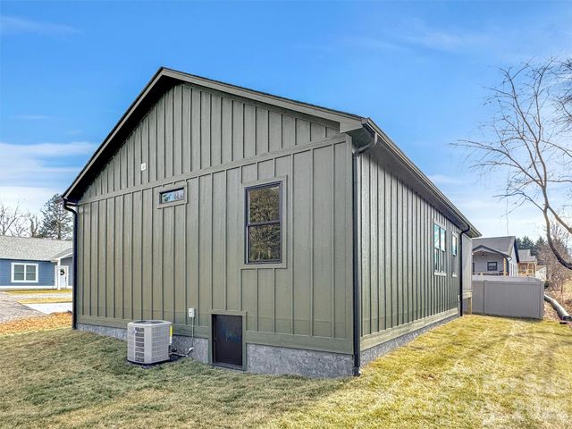 171 Peyton Elaine Road, Clyde, NC 28721