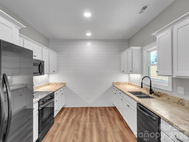 171 Peyton Elaine Road, Clyde, NC 28721