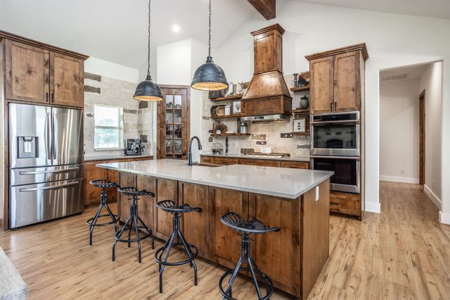 405 County Road 156, Whitesboro, TX 76273