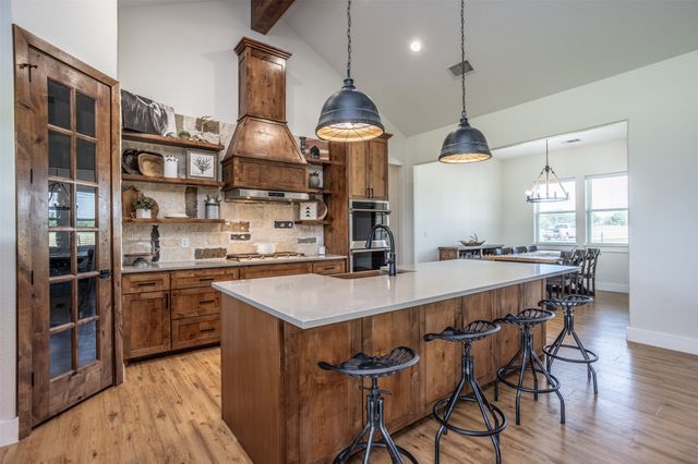 405 County Road 156, Whitesboro, TX 76273