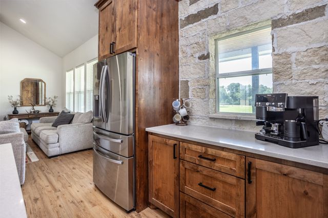 405 County Road 156, Whitesboro, TX 76273