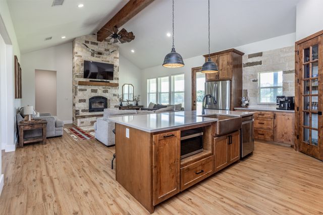 405 County Road 156, Whitesboro, TX 76273
