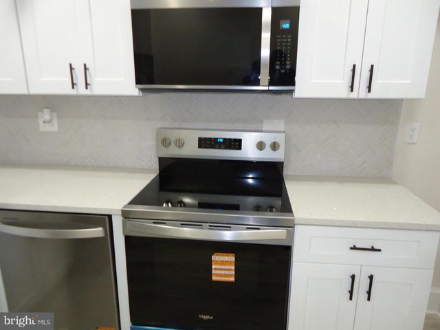 2807 CLIFTON AVE, Baltimore, MD 21216