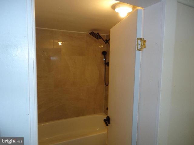 2807 CLIFTON AVE, Baltimore, MD 21216