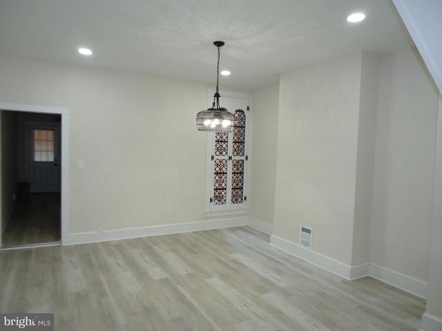 2807 CLIFTON AVE, Baltimore, MD 21216