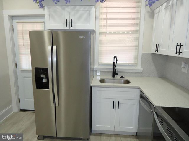 2807 CLIFTON AVE, Baltimore, MD 21216