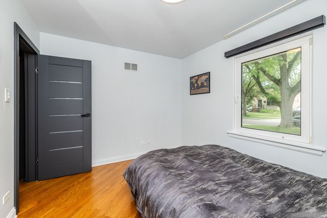 212 S Hi Lusi Avenue, Mount Prospect, IL 60056