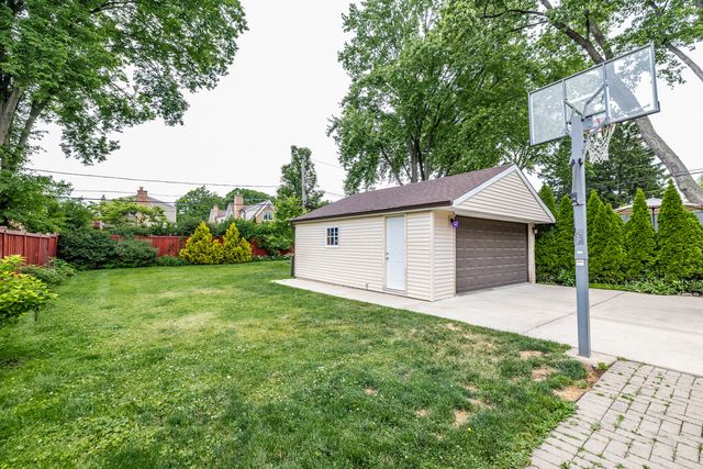 212 S Hi Lusi Avenue, Mount Prospect, IL 60056