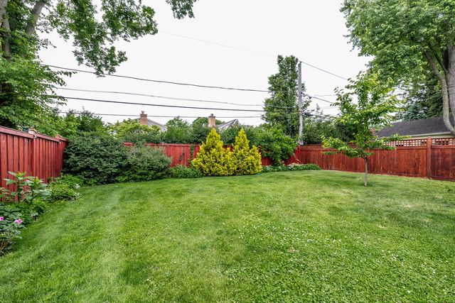 212 S Hi Lusi Avenue, Mount Prospect, IL 60056