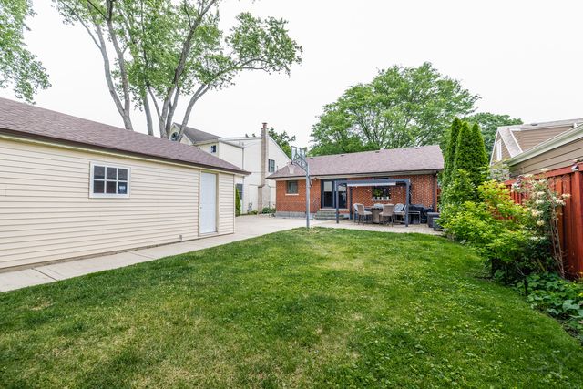 212 S Hi Lusi Avenue, Mount Prospect, IL 60056