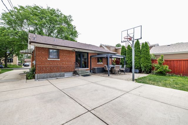 212 S Hi Lusi Avenue, Mount Prospect, IL 60056