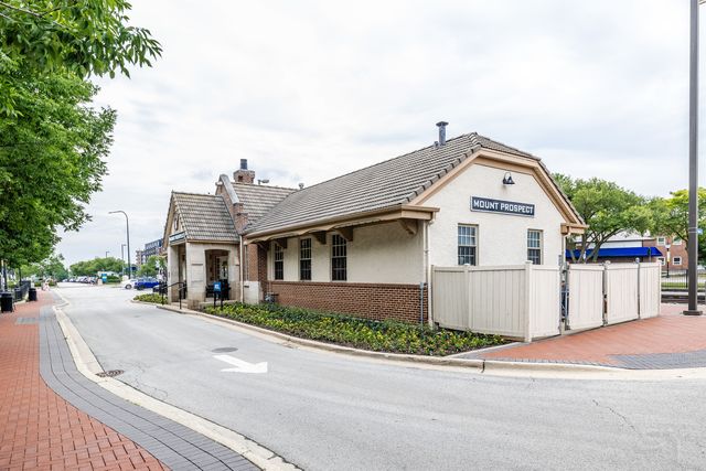 212 S Hi Lusi Avenue, Mount Prospect, IL 60056