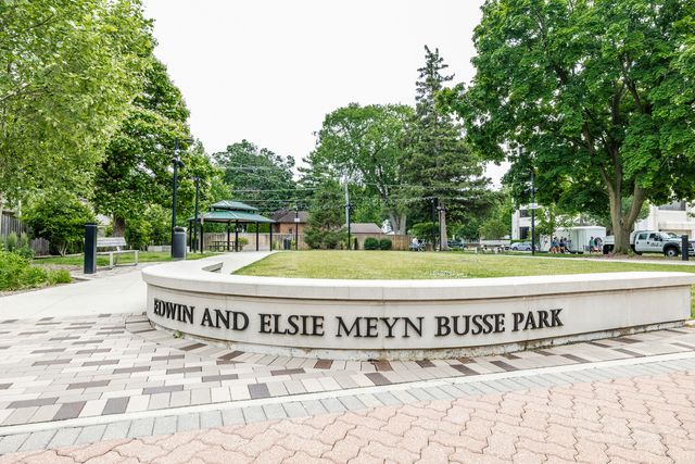 212 S Hi Lusi Avenue, Mount Prospect, IL 60056