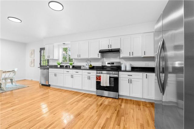15412 E 42nd Place, Independence, MO 64055