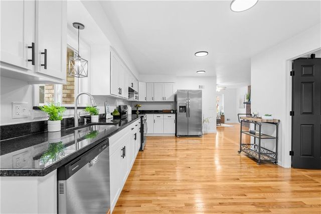 15412 E 42nd Place, Independence, MO 64055