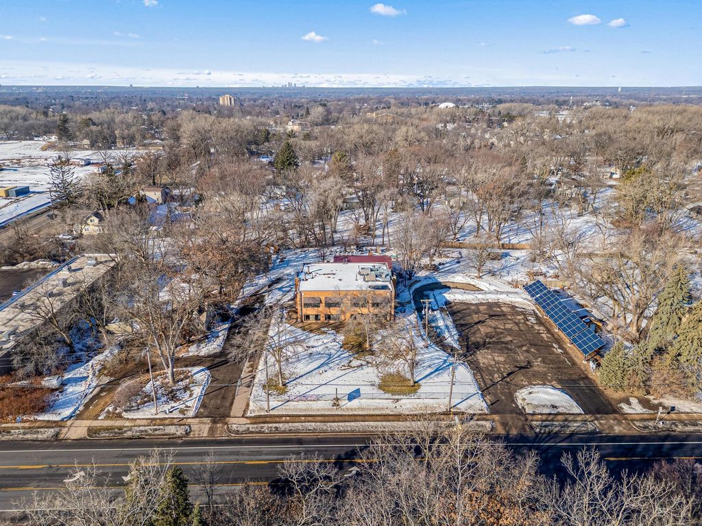 1709/1695 Mcknight Road N, Maplewood, MN 55109 — exterior