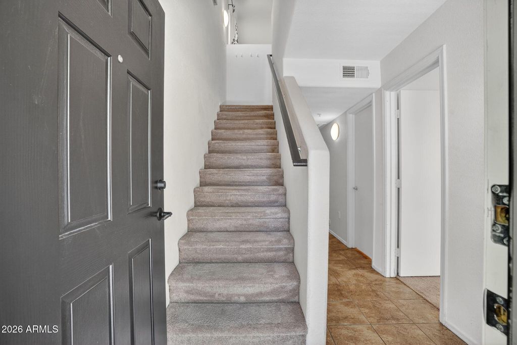 Image 4 of property listing at 16825 N 14TH Street 121, Phoenix, AZ 85022