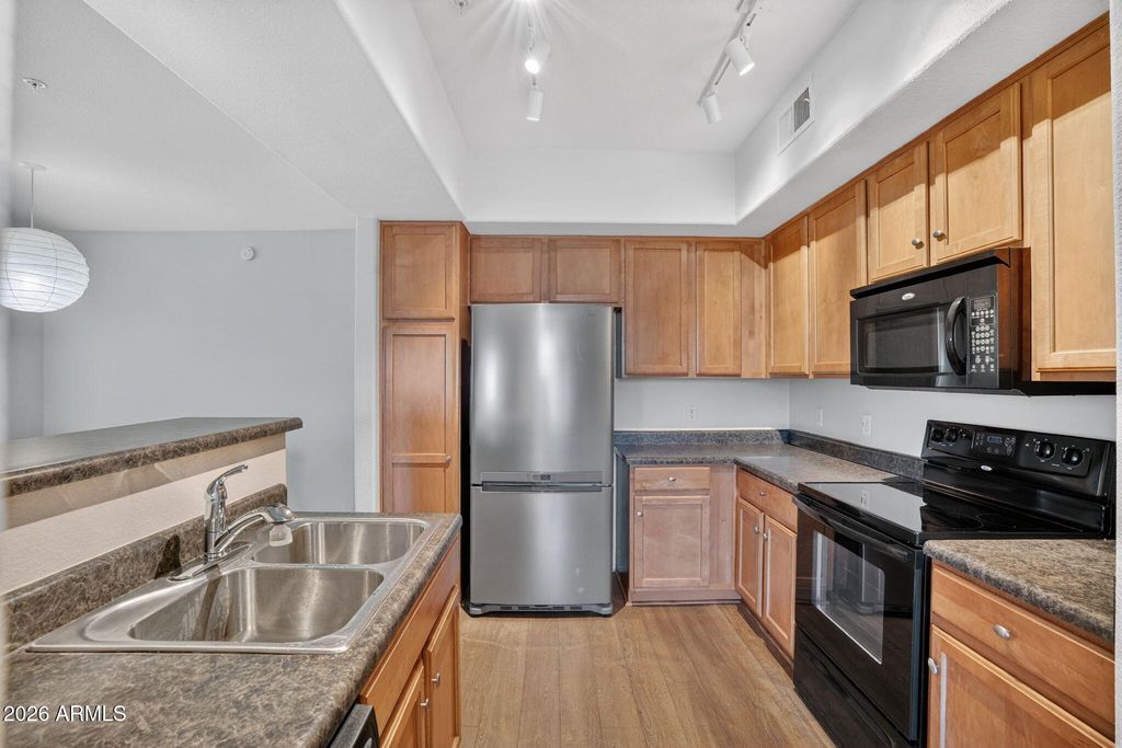 Image 6 of property listing at 16825 N 14TH Street 121, Phoenix, AZ 85022