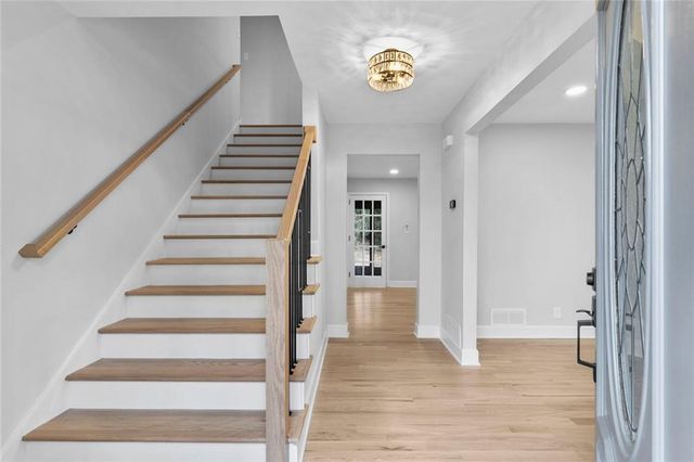 2802 Lakeview Court, Buford, GA 30519