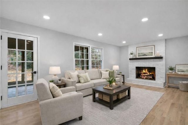 2802 Lakeview Court, Buford, GA 30519