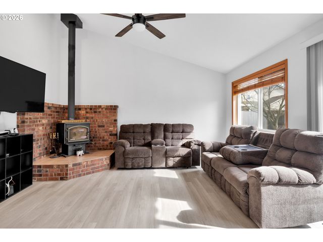 1420 Ne HOFFMAN Dr, Mc Minnville, OR 97128