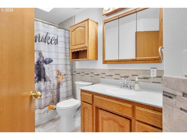 1420 Ne HOFFMAN Dr, Mc Minnville, OR 97128