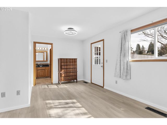 1420 Ne HOFFMAN Dr, Mc Minnville, OR 97128