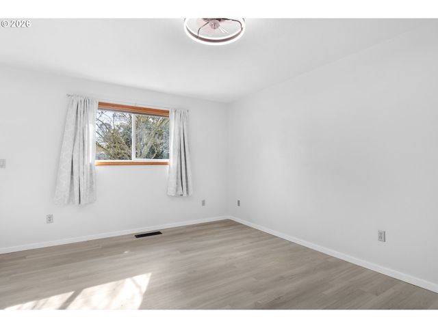 1420 Ne HOFFMAN Dr, Mc Minnville, OR 97128