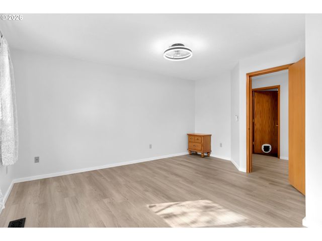 1420 Ne HOFFMAN Dr, Mc Minnville, OR 97128